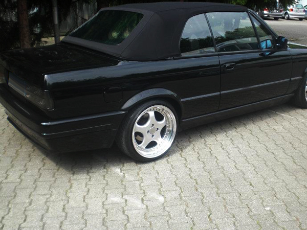 BMW E30 Cabrio Lackierung schwarz