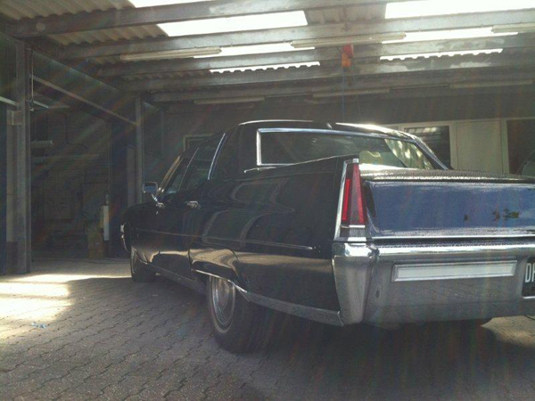 Cadillac Fleetwood Oldtimer Restauration Lackierung schwarz