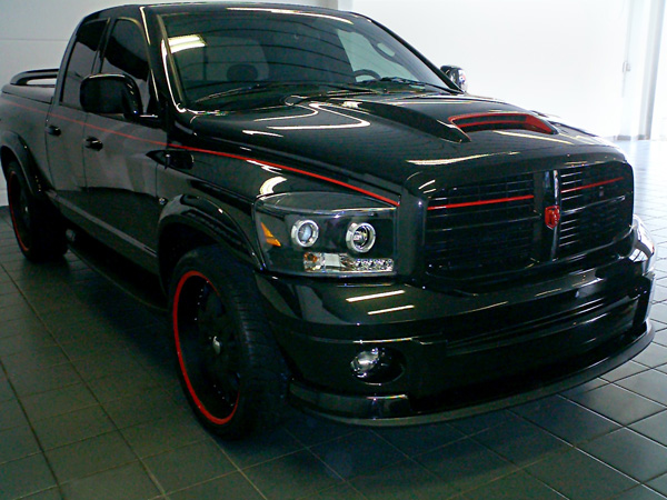 Dodge Ram Designlackierung schwarz rot