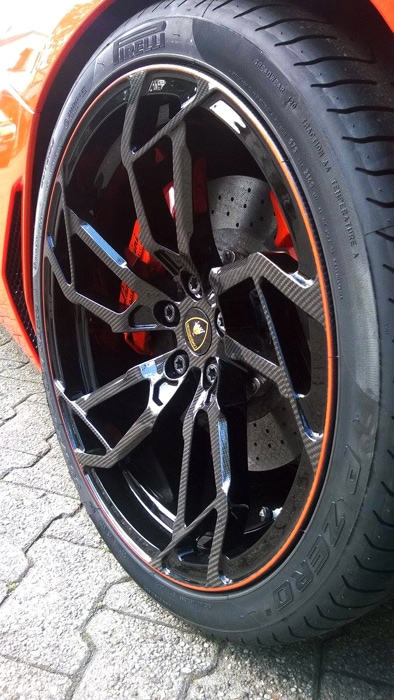 Lamborghini Aventador Lackierung rot orange
