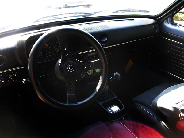 Opel Kadett Ralley Lackierung blau Cockpit