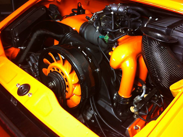Porsche 964 Tuning Motor Kohlefaser und Lackierung orange