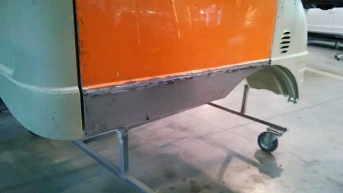 Unimog Oldtimer Restauration Lackierung orange