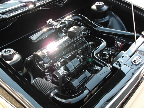 VW Golf 1 Cabrio gold schwarz Autolackierung Tuning Motor