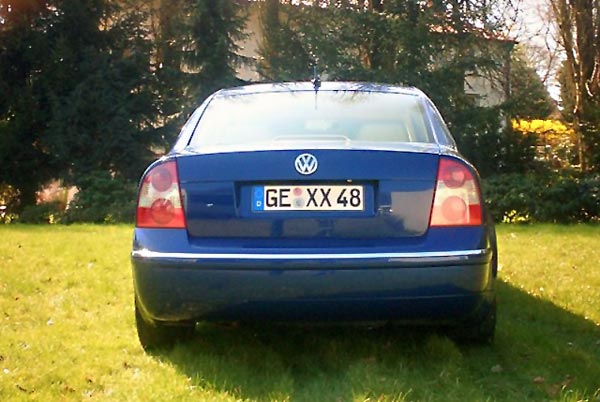 VW Passat Autolackierung blau royalblau